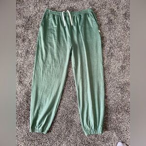 Vuori Women’s Performance Joggers in Heathered Green Size L LIKE NEW